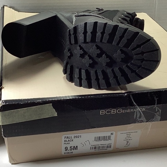 Women's Pilas Lug Sole Bootie - Picture 6 of 6